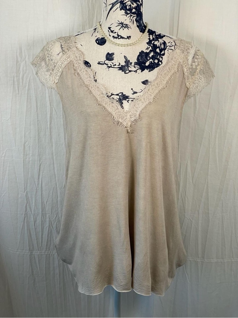 POL Beige Lace Cap Sleeve V-Neck Knit Top